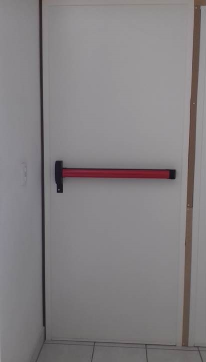 Puerta de emergencia 1 Puerta cortafuegos