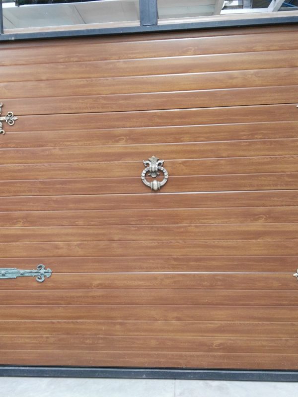 Puerta ascendente estilo americana